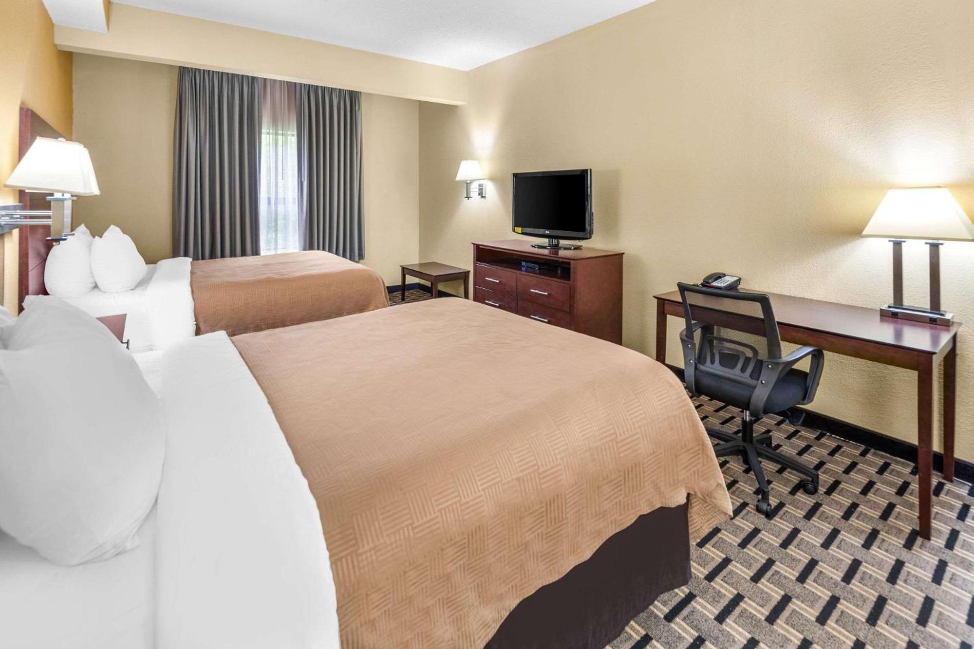 Clarion Inn & Suites Northwest Indianapolis Exterior foto