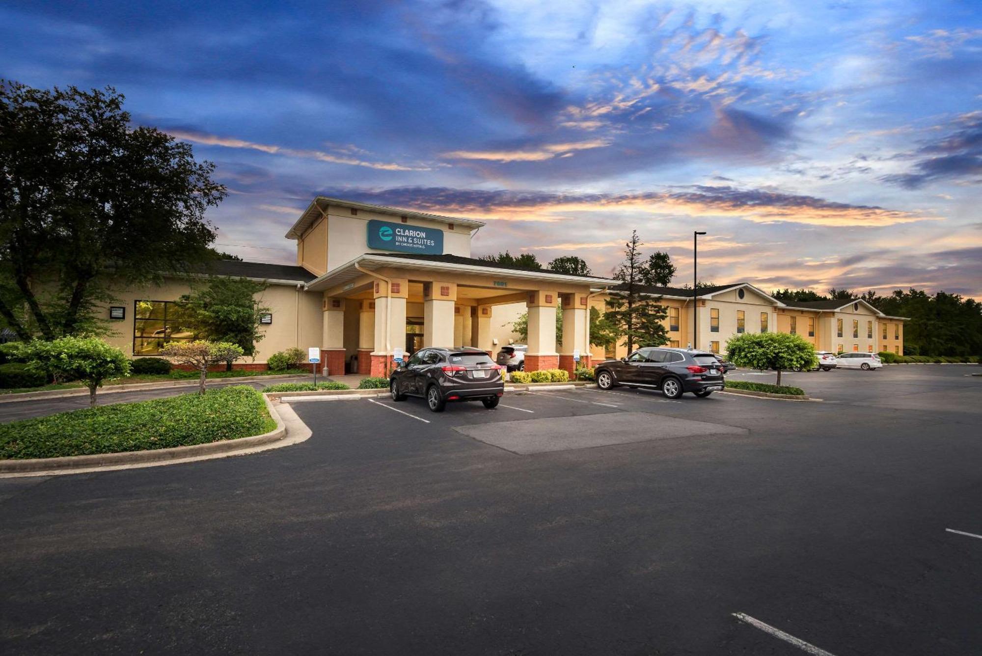 Clarion Inn & Suites Northwest Indianapolis Exterior foto