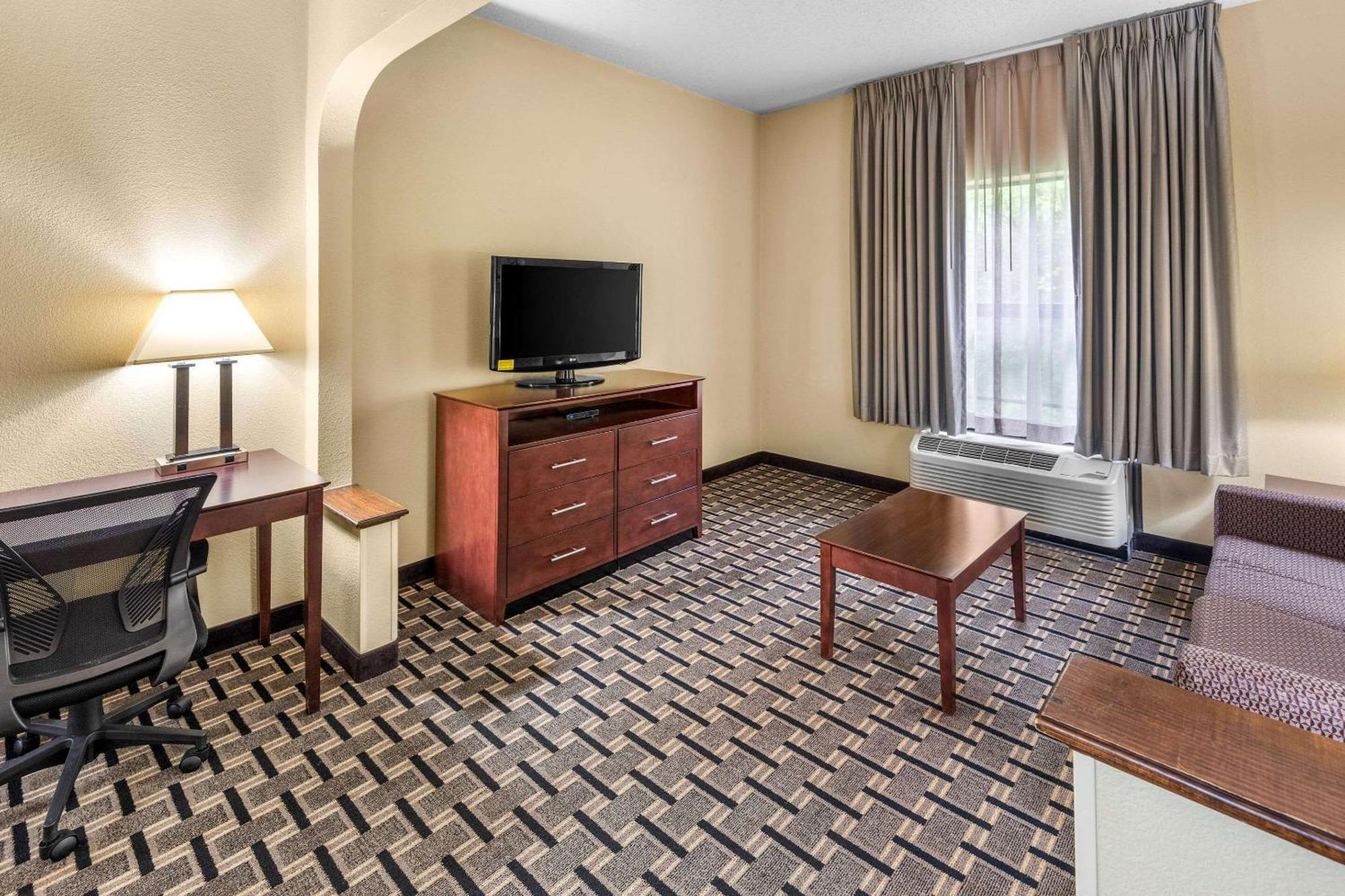 Clarion Inn & Suites Northwest Indianapolis Exterior foto