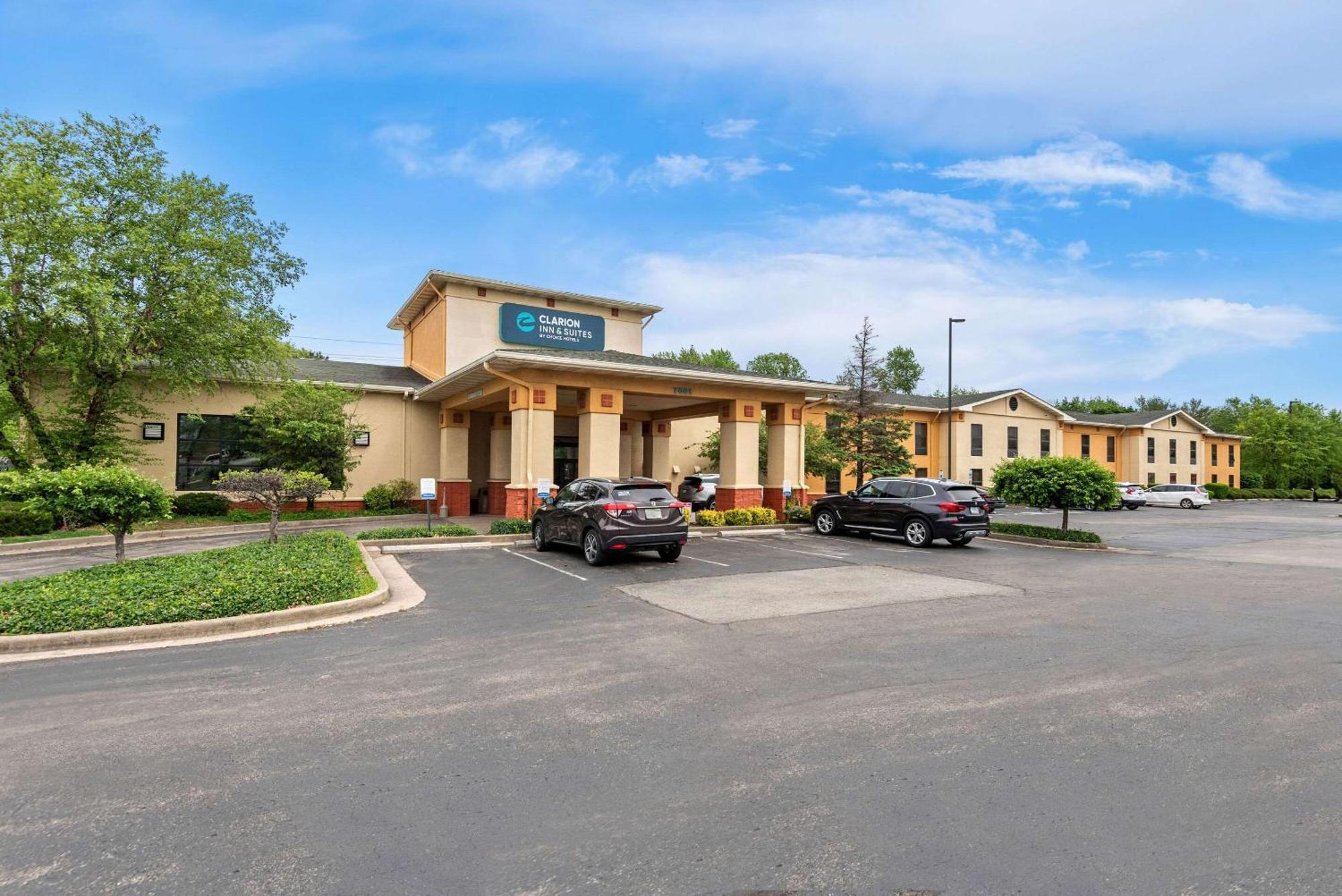 Clarion Inn & Suites Northwest Indianapolis Exterior foto